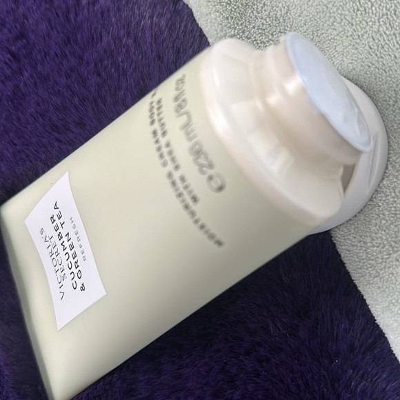 NWT Victoria’s Secret REFRESH Body Wash - Picture 2 of 8